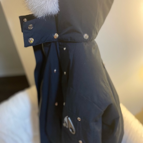 L kids Moose Knuckle jacket. - Picture 5 of 7